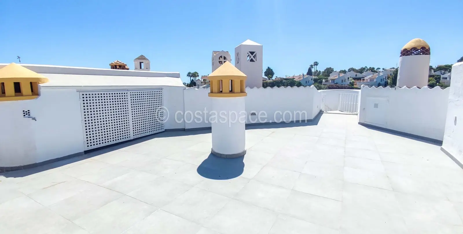 Sale of penthouse in Calahonda 24