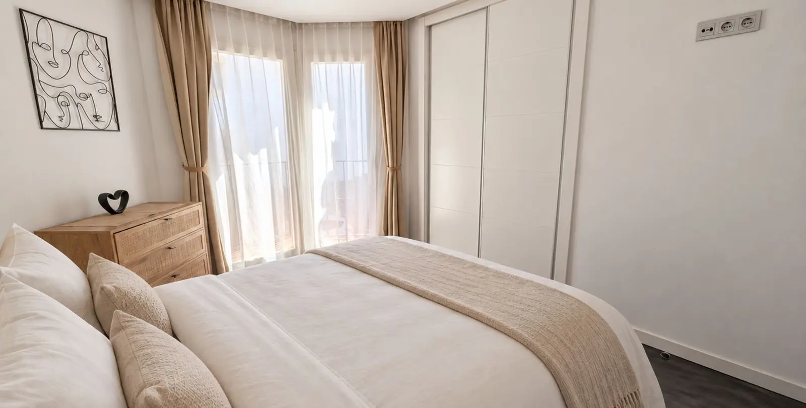 Sale of penthouse in Calahonda 35