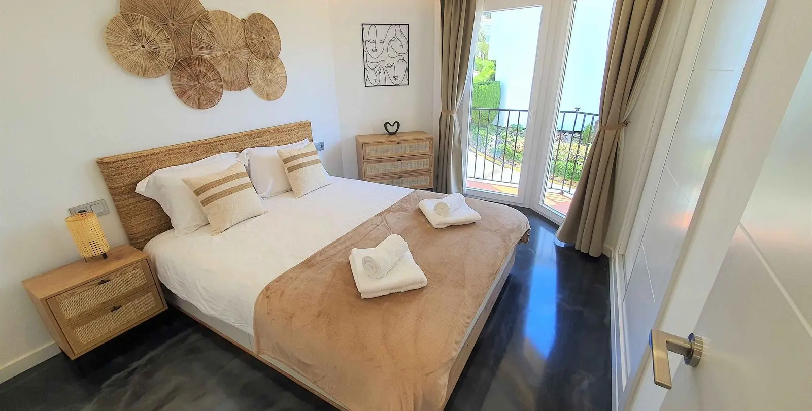 Sale of penthouse in Calahonda 36