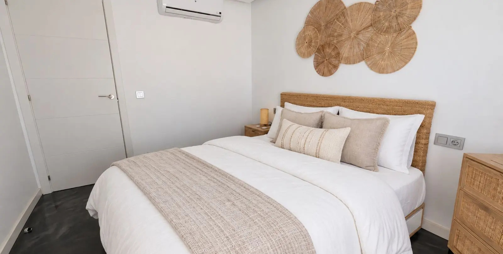 Sale of penthouse in Calahonda 37