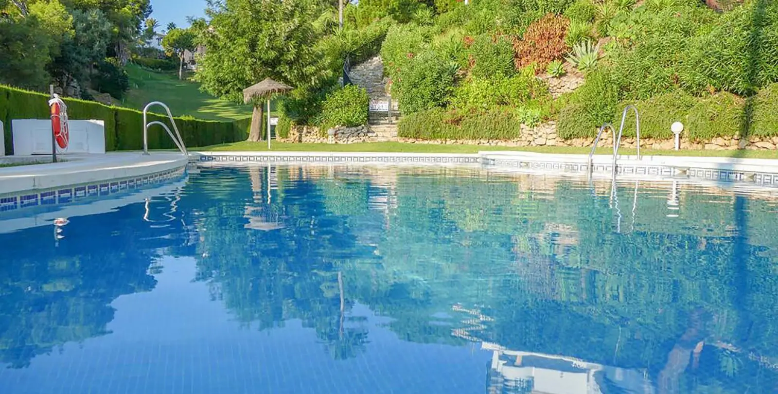 Sale of penthouse in Calahonda 38