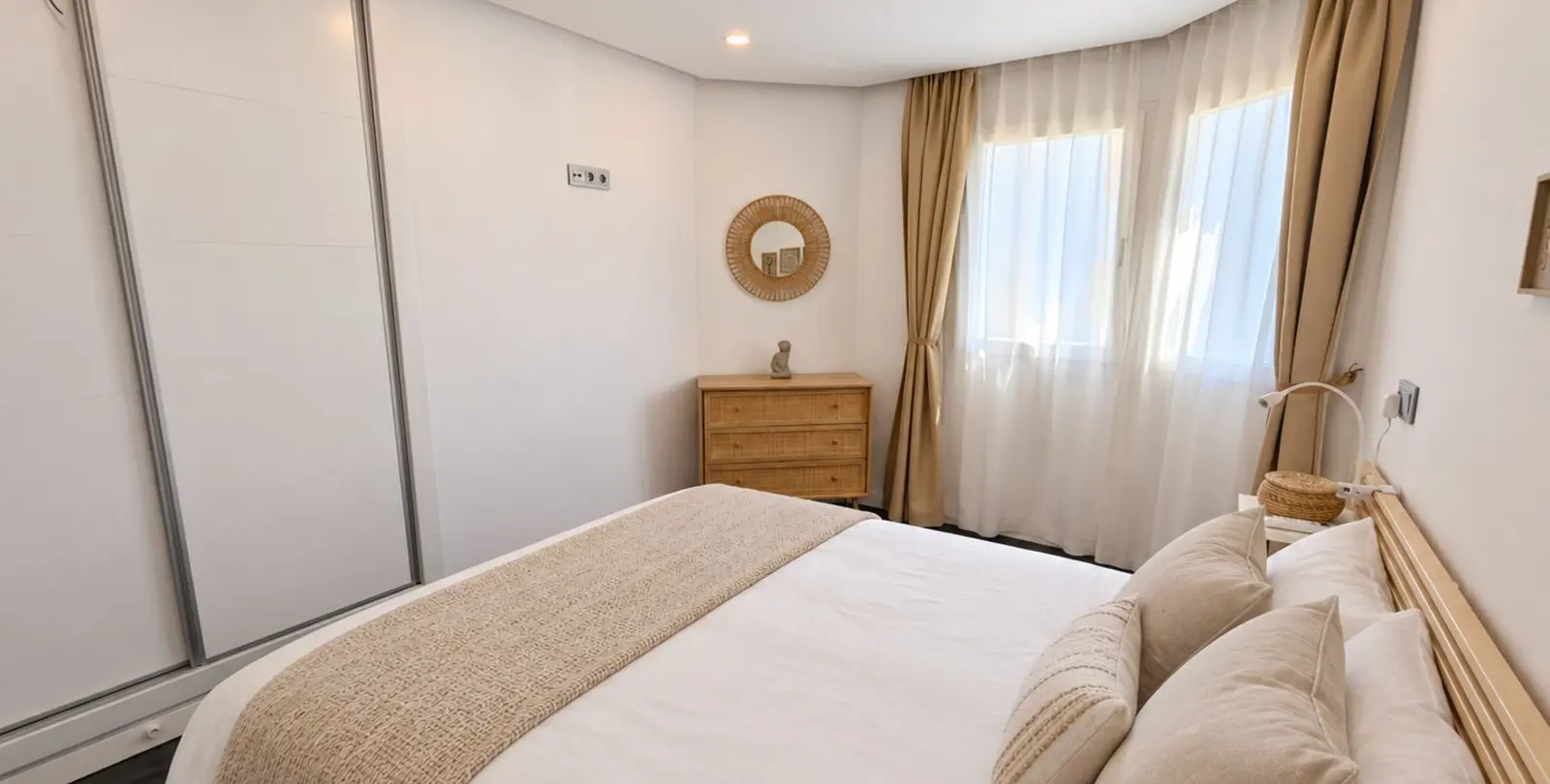 Sale of penthouse in Calahonda 45