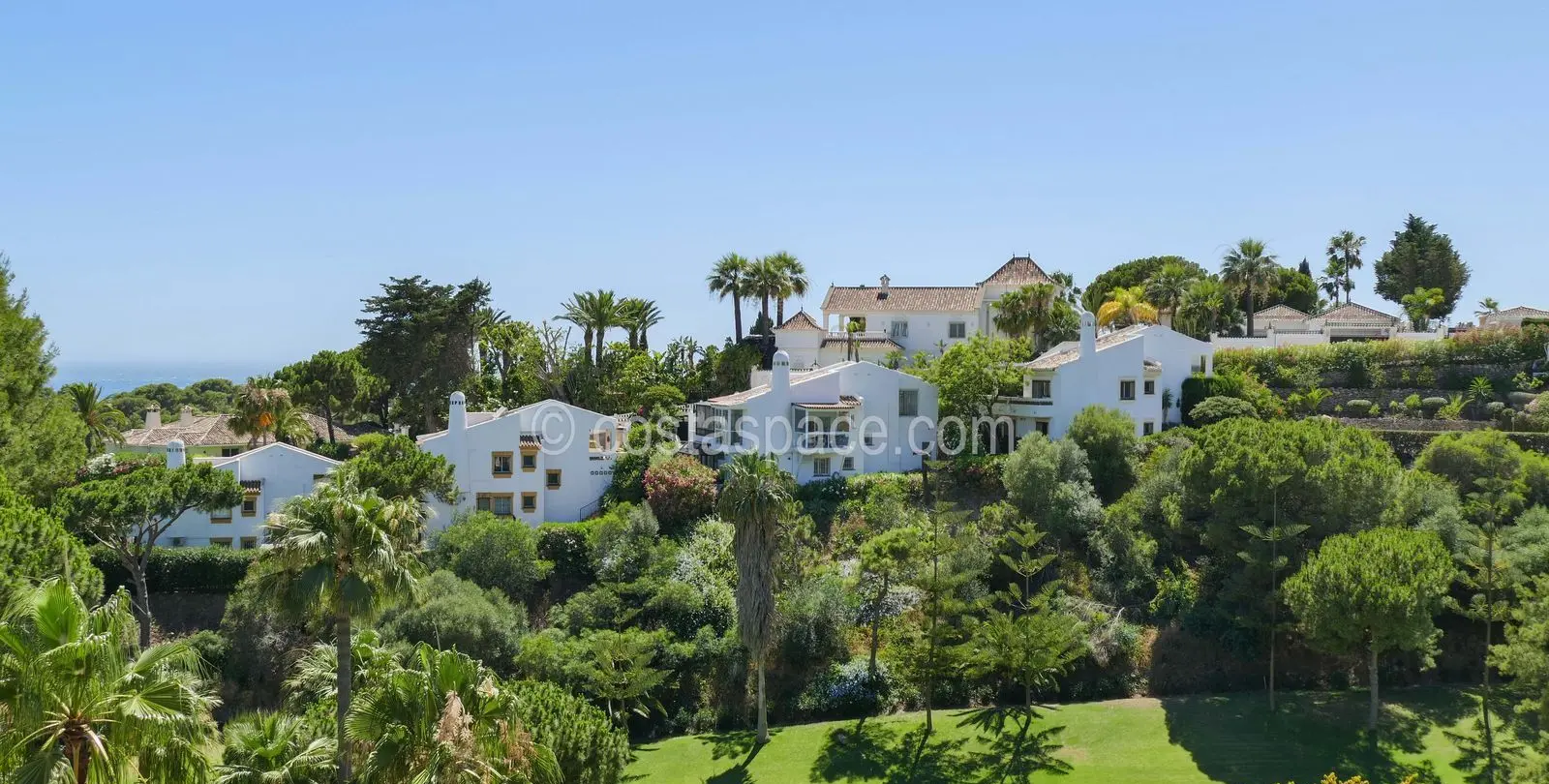 Sale of penthouse in Calahonda 50