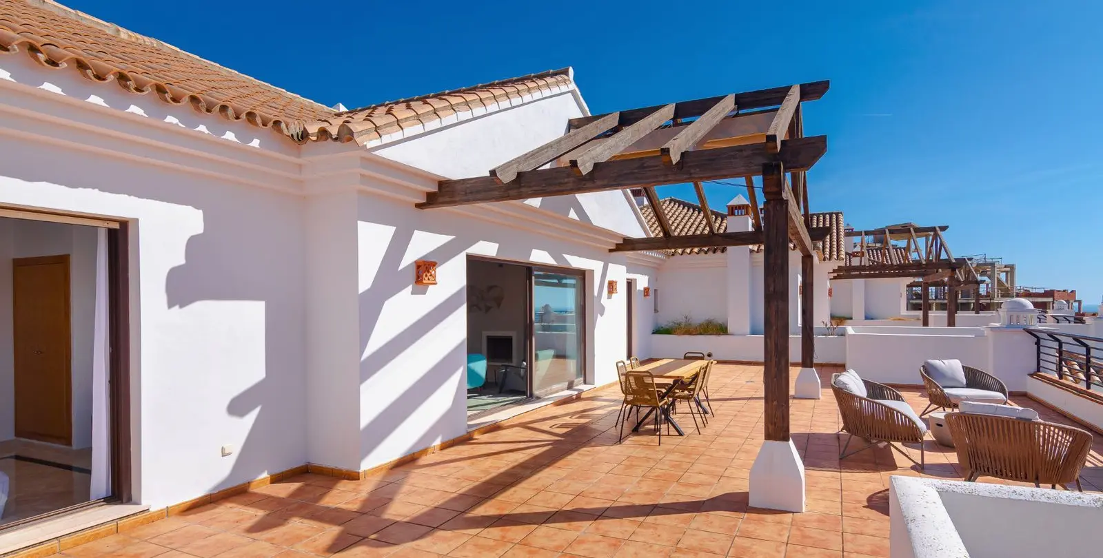 Sale of penthouse in Casares Playa 2