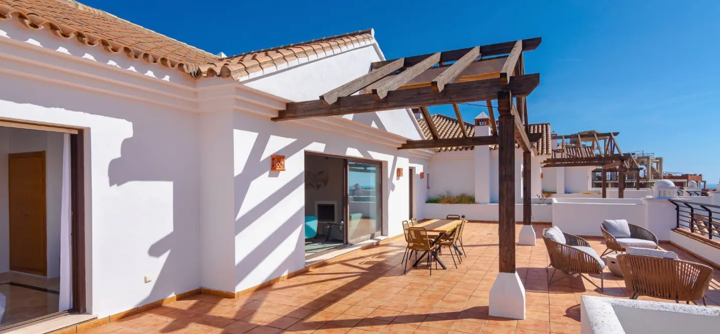 Sale of penthouse in Casares Playa 1