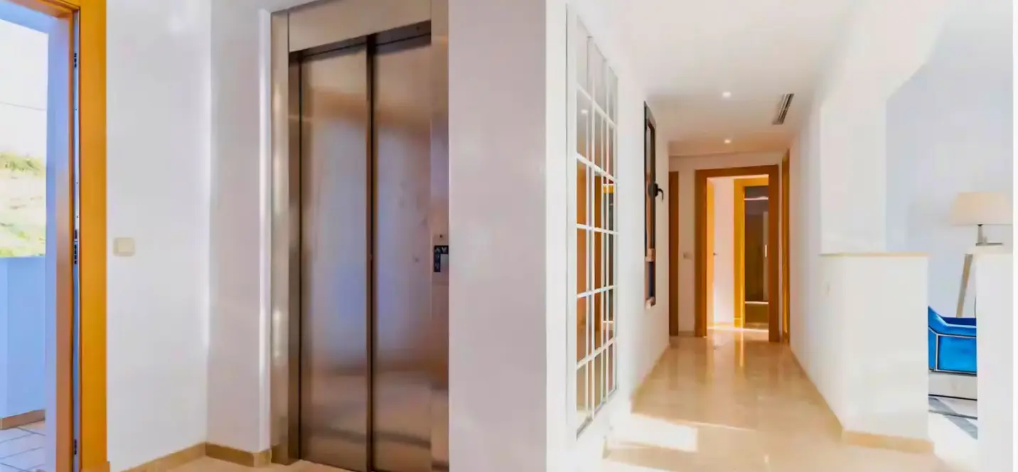 Sale of penthouse in Casares Playa 3