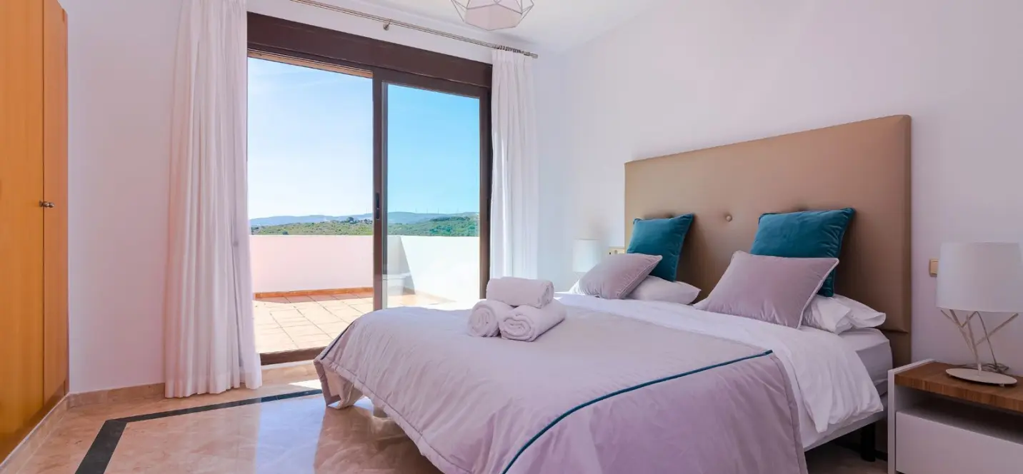 Sale of penthouse in Casares Playa 4