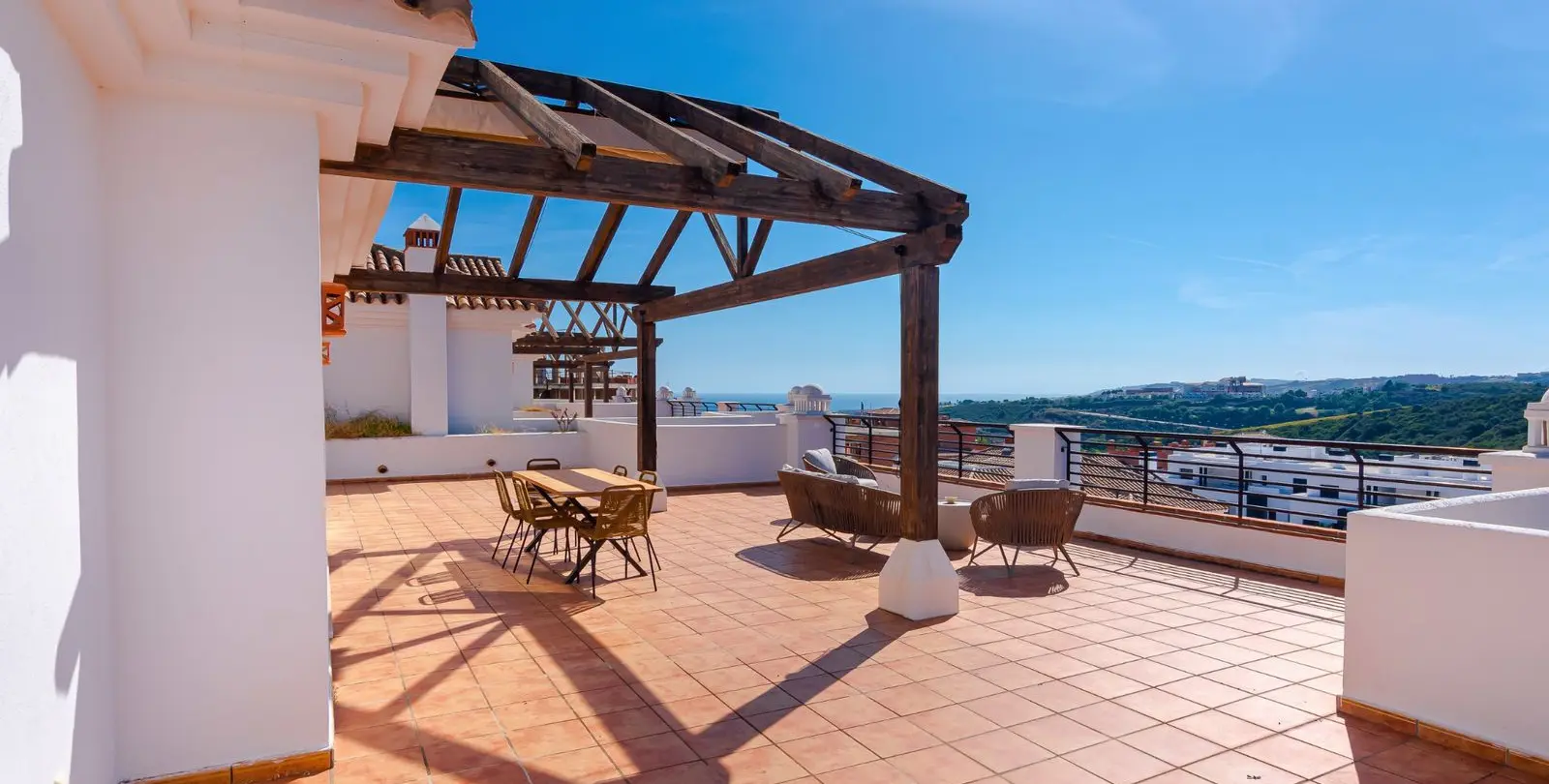 Sale of penthouse in Casares Playa 7