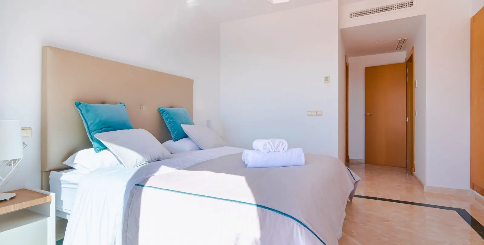 Sale of penthouse in Casares Playa 15