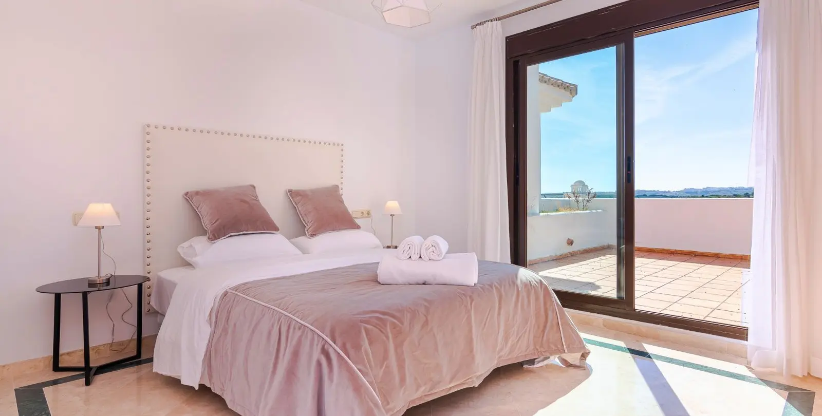 Sale of penthouse in Casares Playa 17
