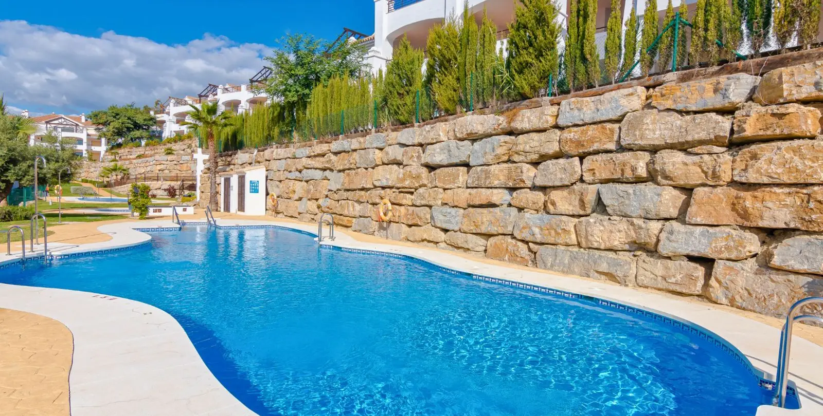 Sale of penthouse in Casares Playa 23