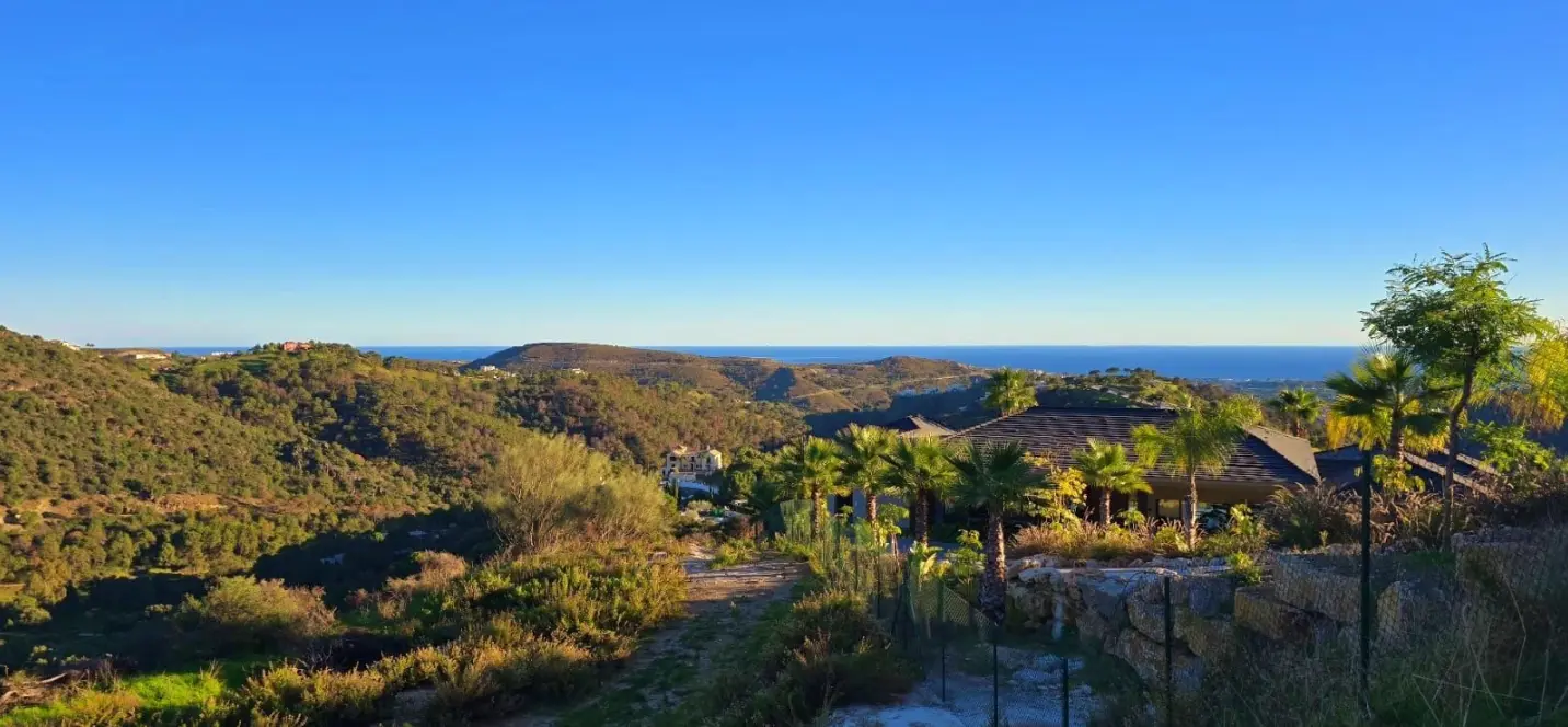 Sale of residential plot in Benahavís 3