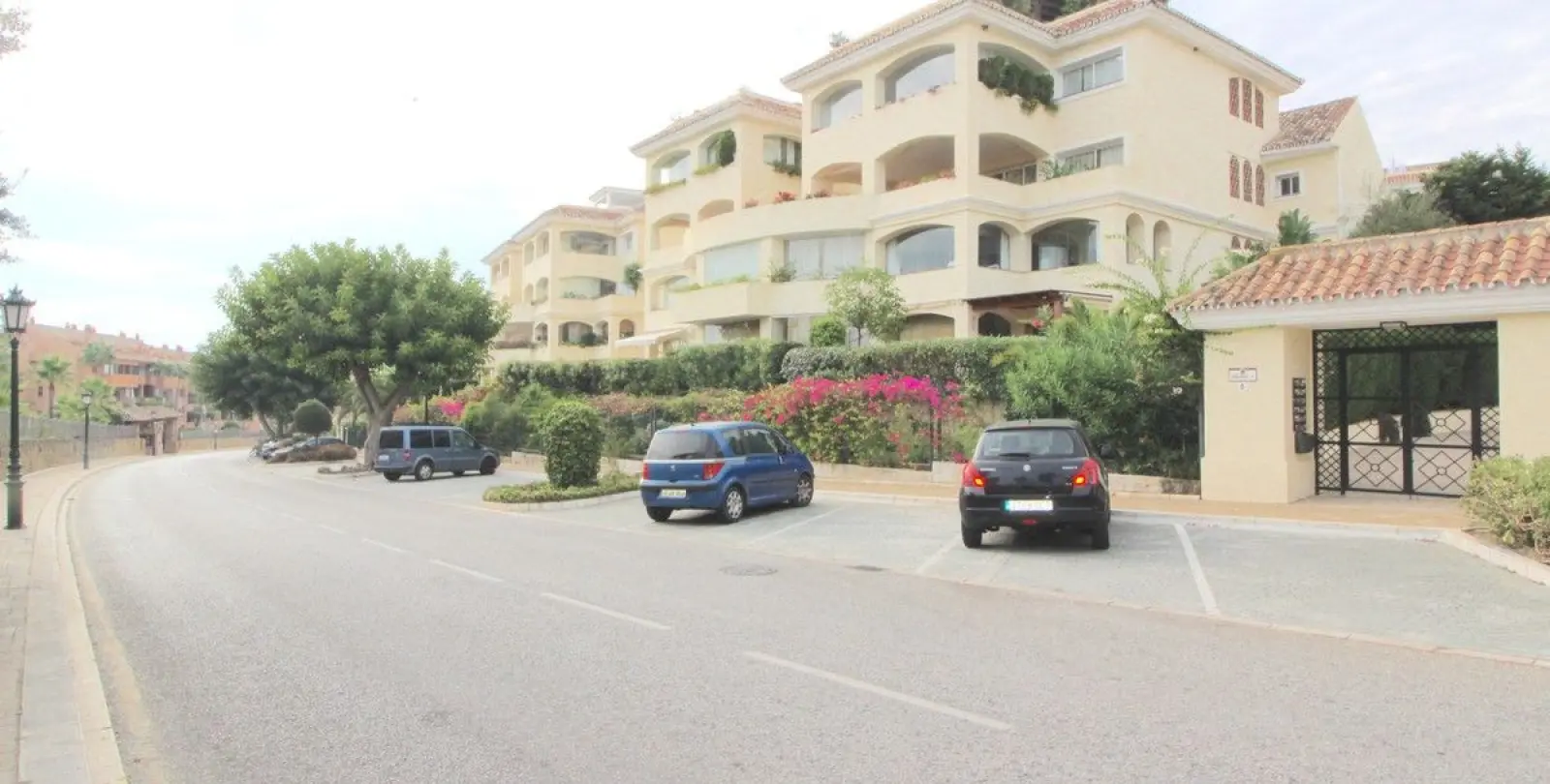 Venta de apartamento en planta baja en Bahía de Marbella 2