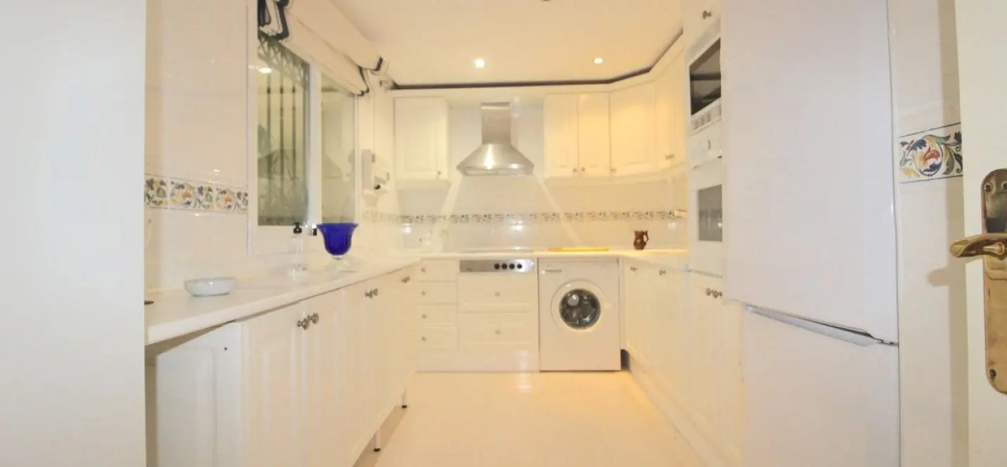 Venta de apartamento en planta baja en Bahía de Marbella 4