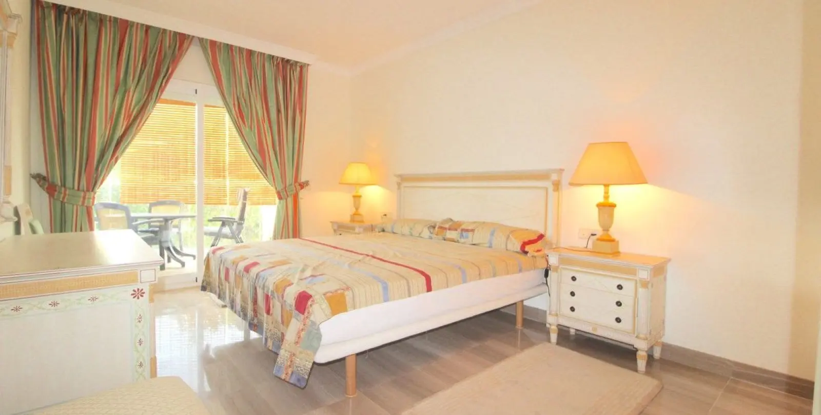 Venta de apartamento en planta baja en Bahía de Marbella 6