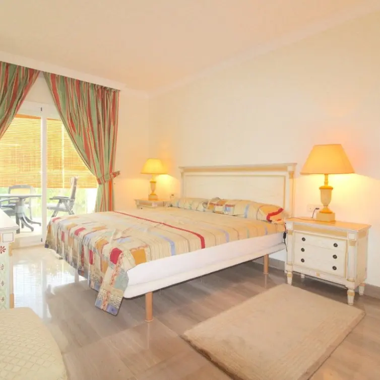 Продажа апартаментов на первом этаже в Bahía de Marbella