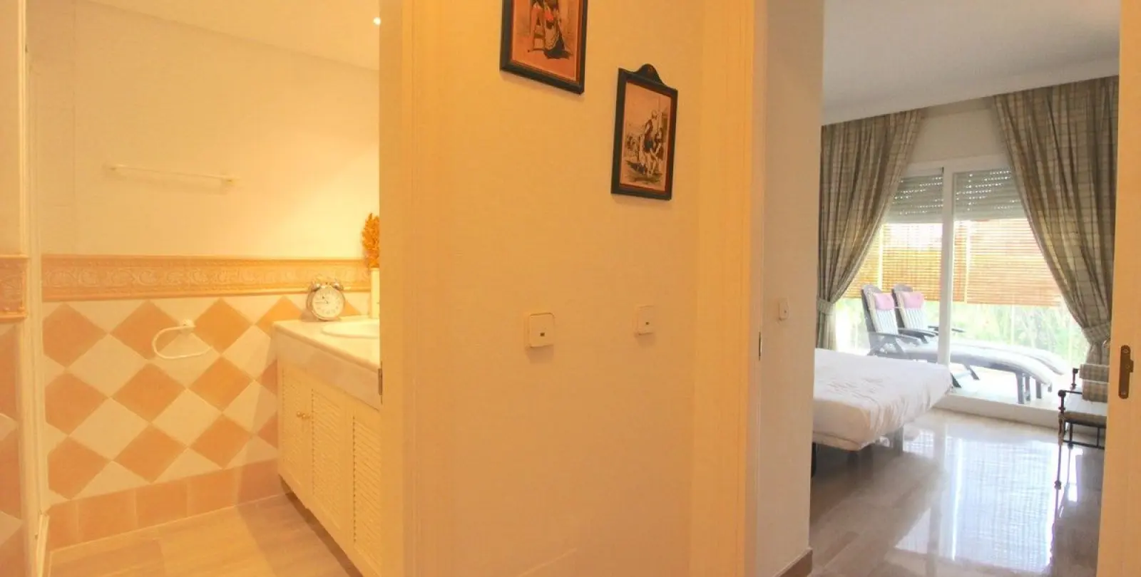 Venta de apartamento en planta baja en Bahía de Marbella 11