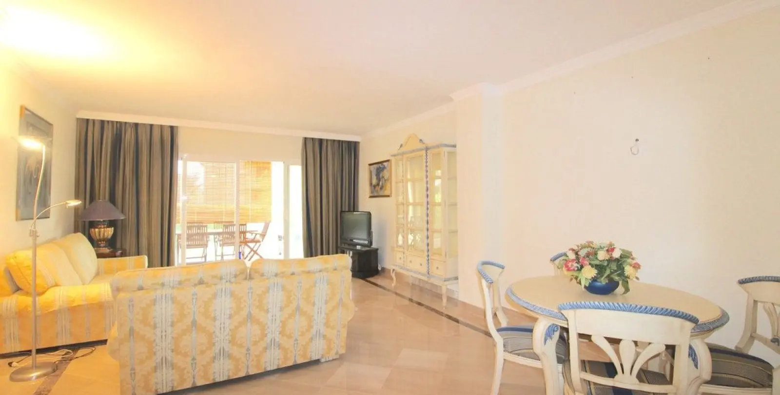 Venta de apartamento en planta baja en Bahía de Marbella 14