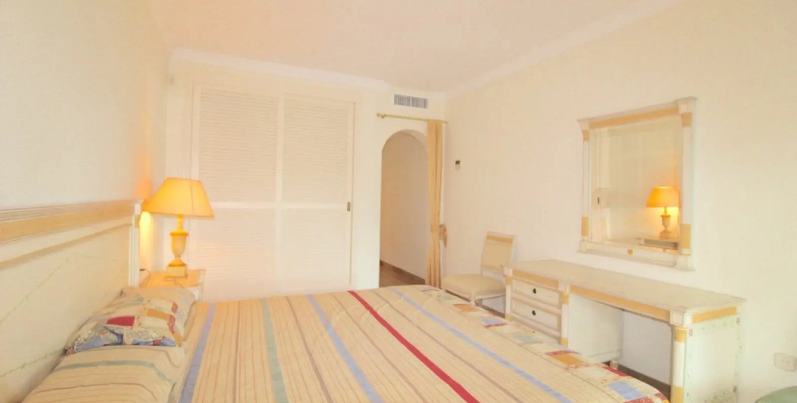 Venta de apartamento en planta baja en Bahía de Marbella 15