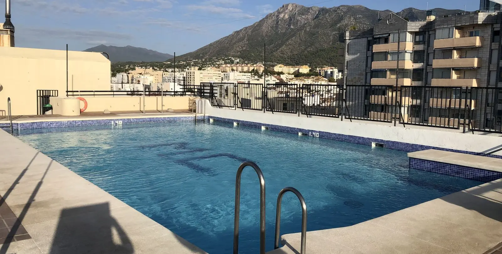 Sale of middle floor apartment in Marbella 1