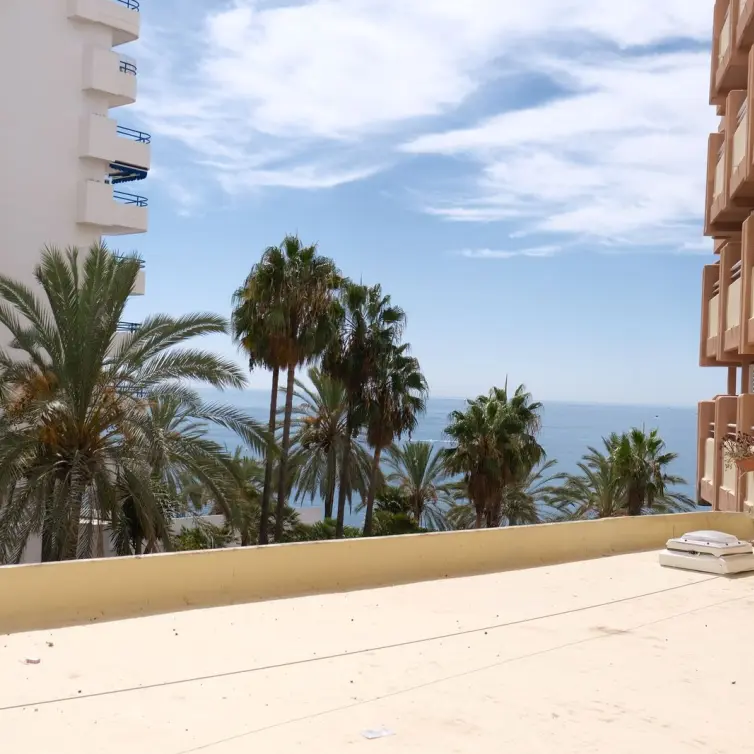 Sale of middle floor apartment in Marbella