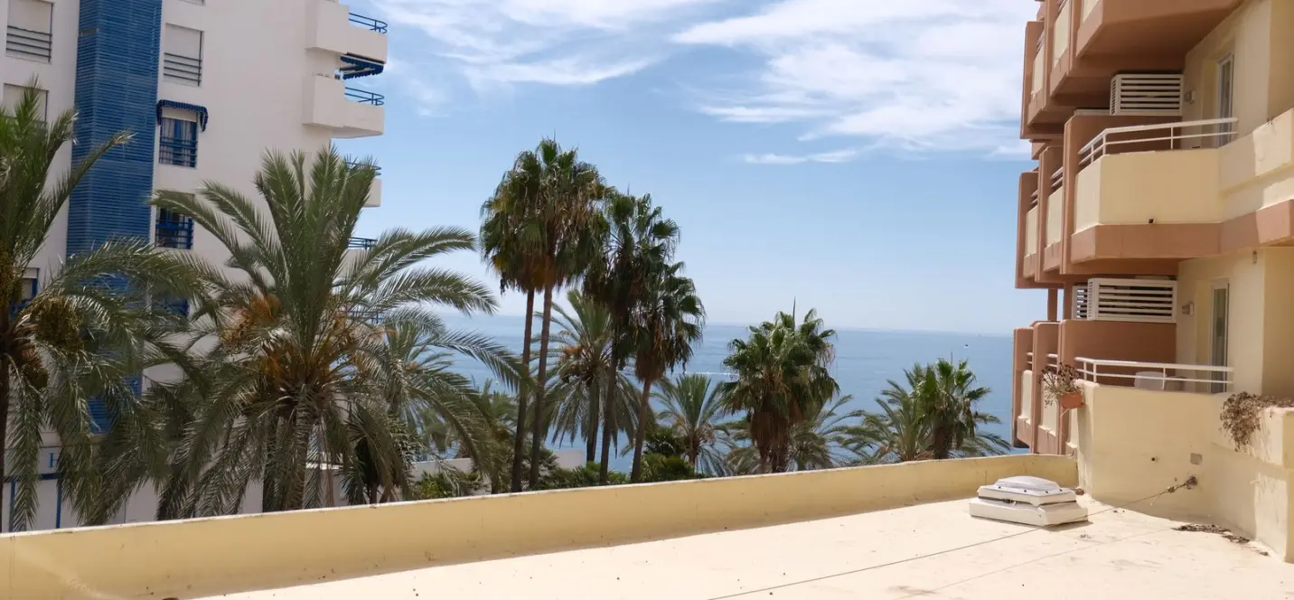 Sale of middle floor apartment in Marbella 2