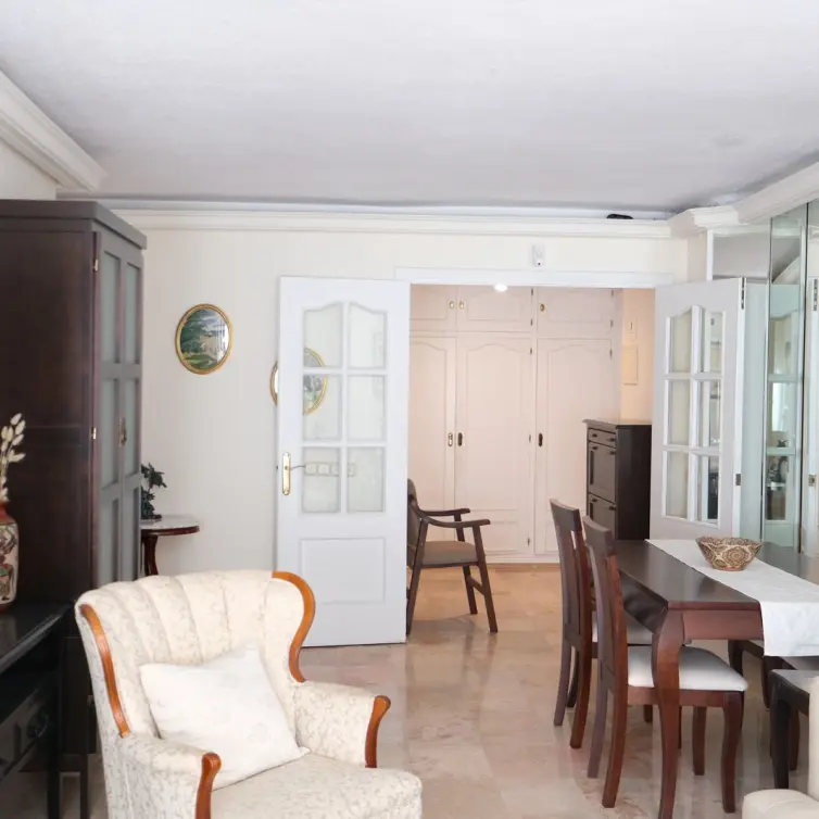 Sale of middle floor apartment in Marbella