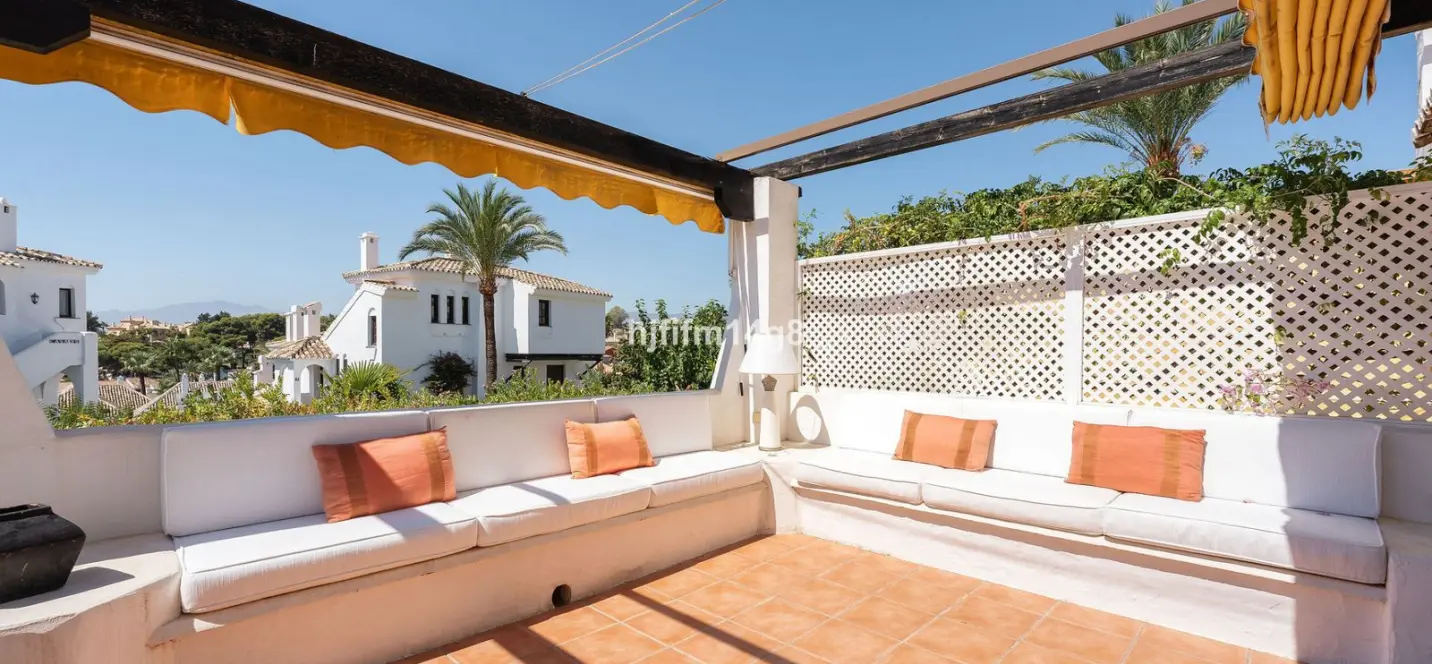 Sale of ground floor apartment in Nueva Andalucía 0