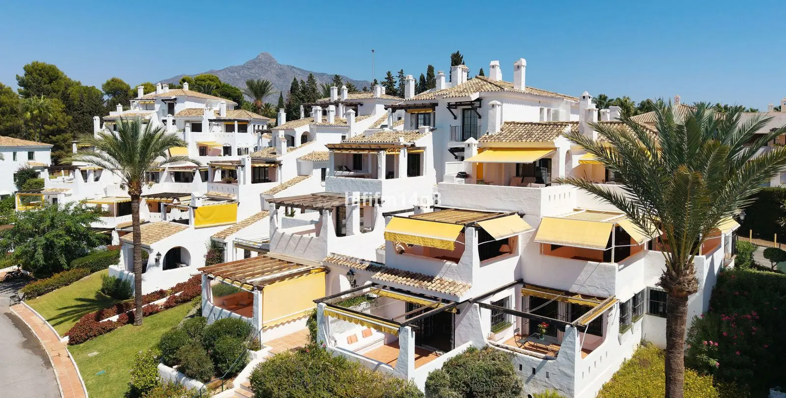Sale of ground floor apartment in Nueva Andalucía 2