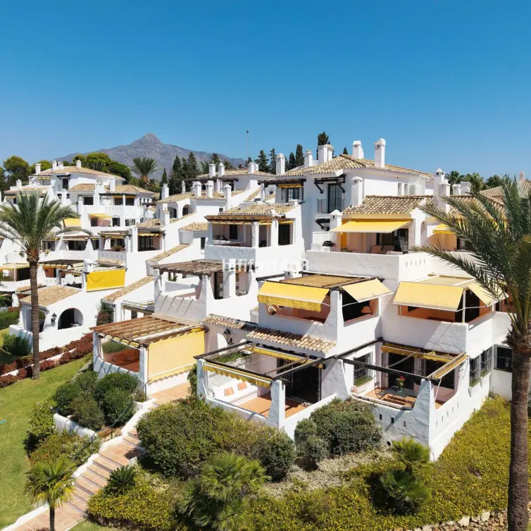 Продажа апартаментов на первом этаже в Nueva Andalucía