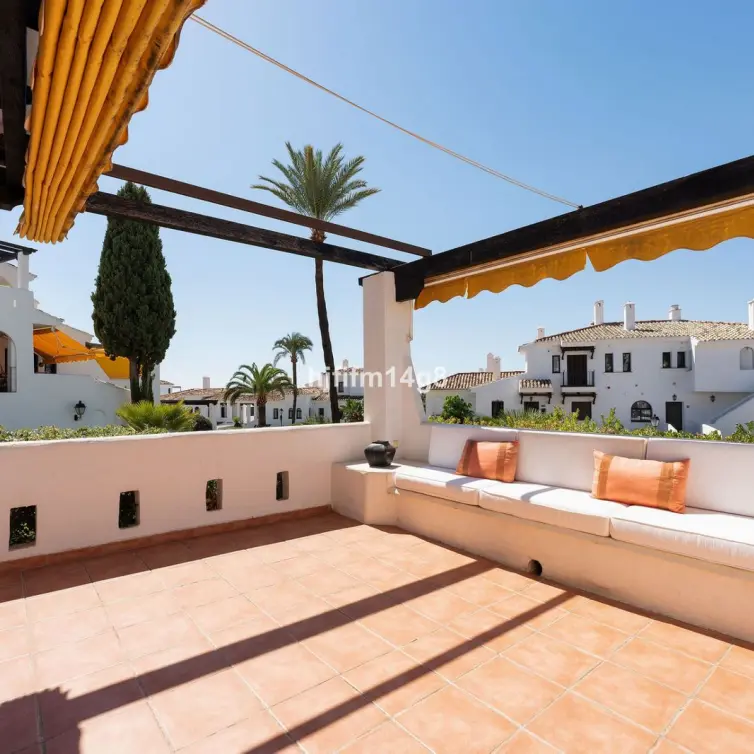 Продажа апартаментов на первом этаже в Nueva Andalucía