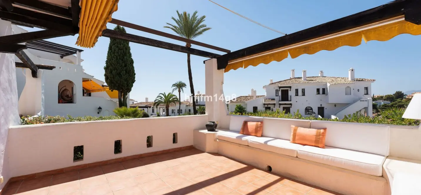 Sale of ground floor apartment in Nueva Andalucía 2