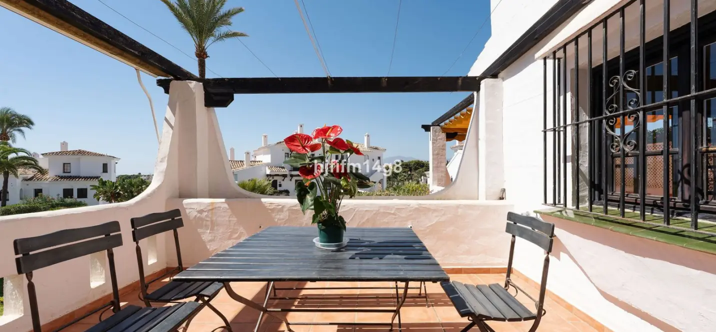 Sale of ground floor apartment in Nueva Andalucía 3