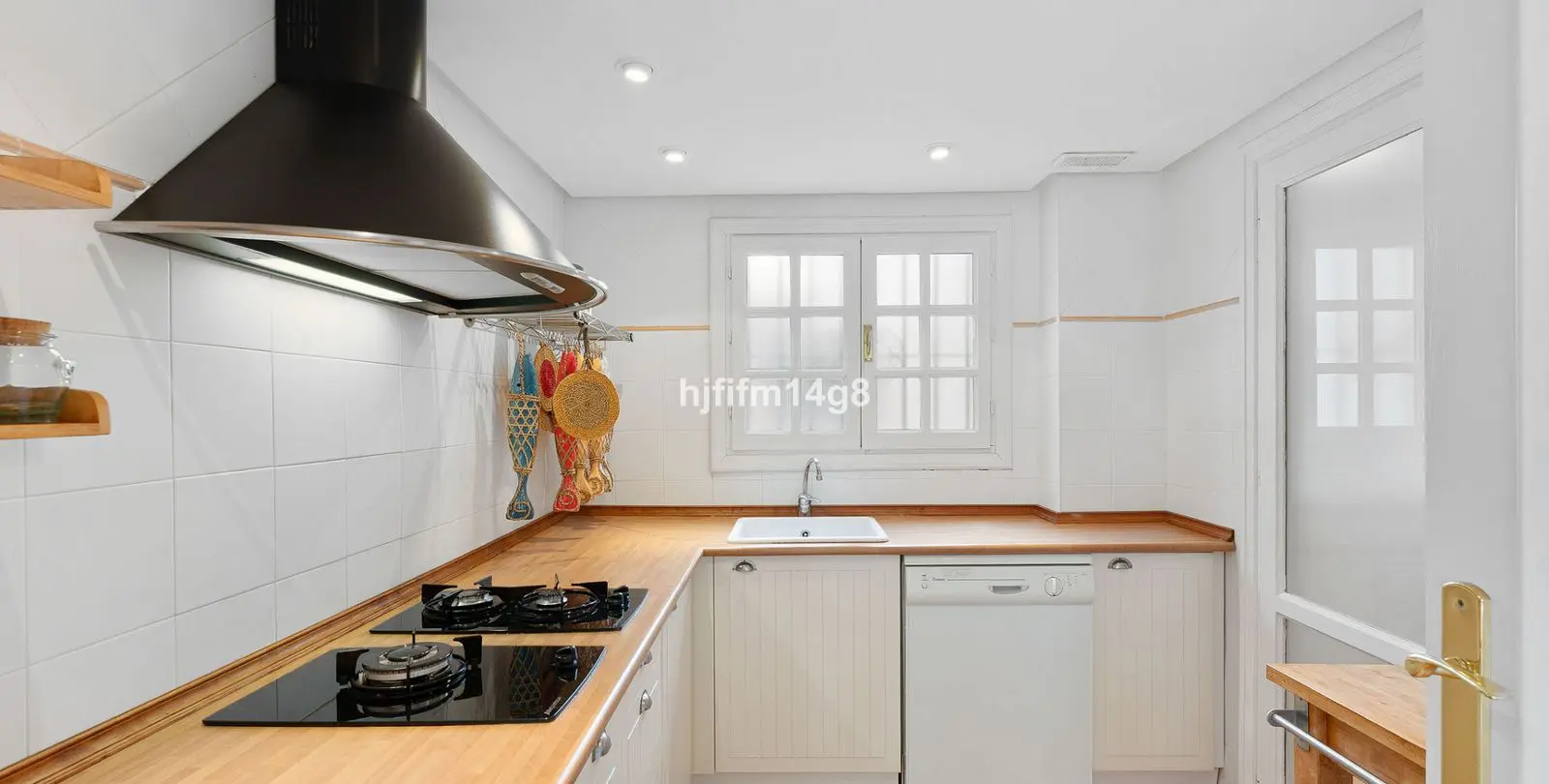 Sale of ground floor apartment in Nueva Andalucía 8