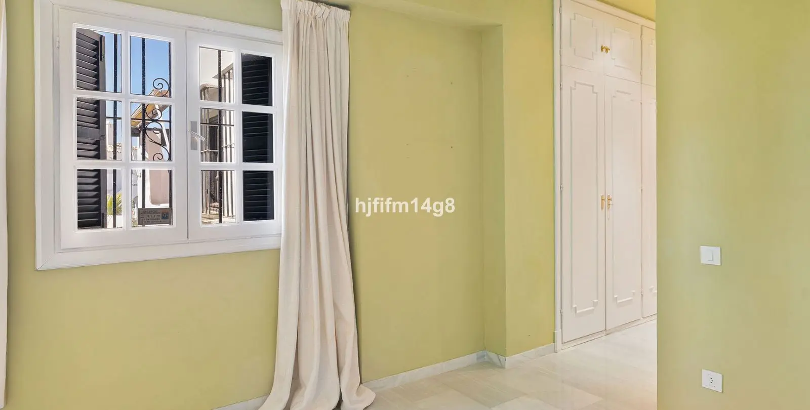 Sale of ground floor apartment in Nueva Andalucía 11