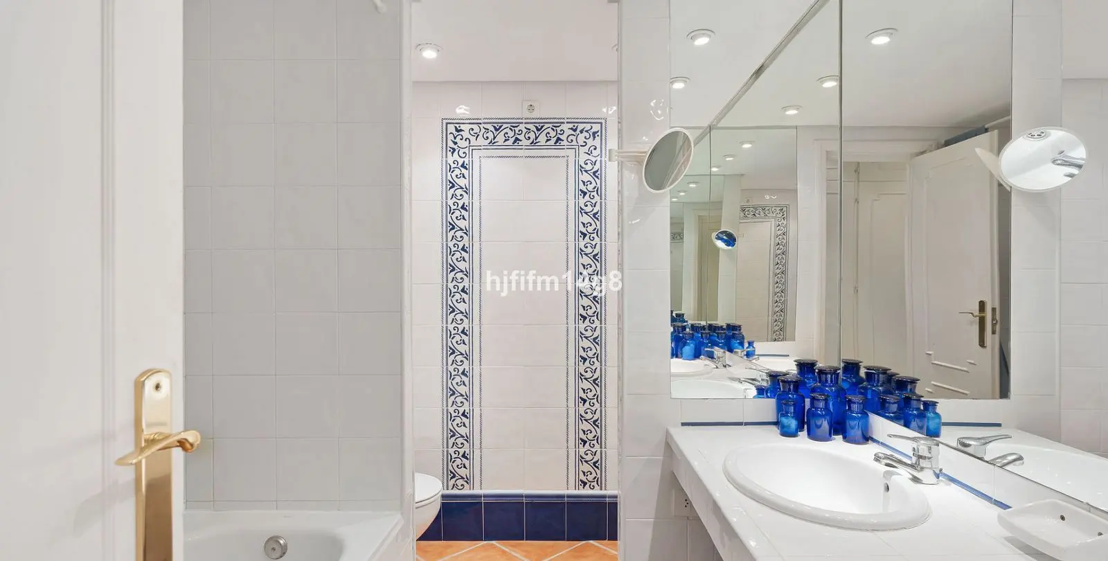 Sale of ground floor apartment in Nueva Andalucía 12
