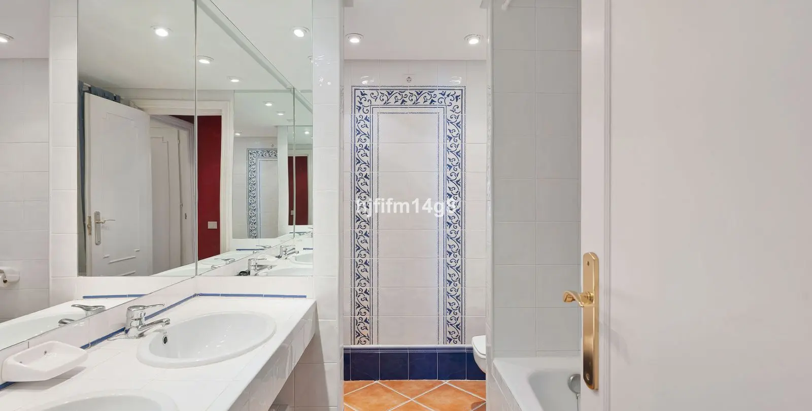 Sale of ground floor apartment in Nueva Andalucía 15