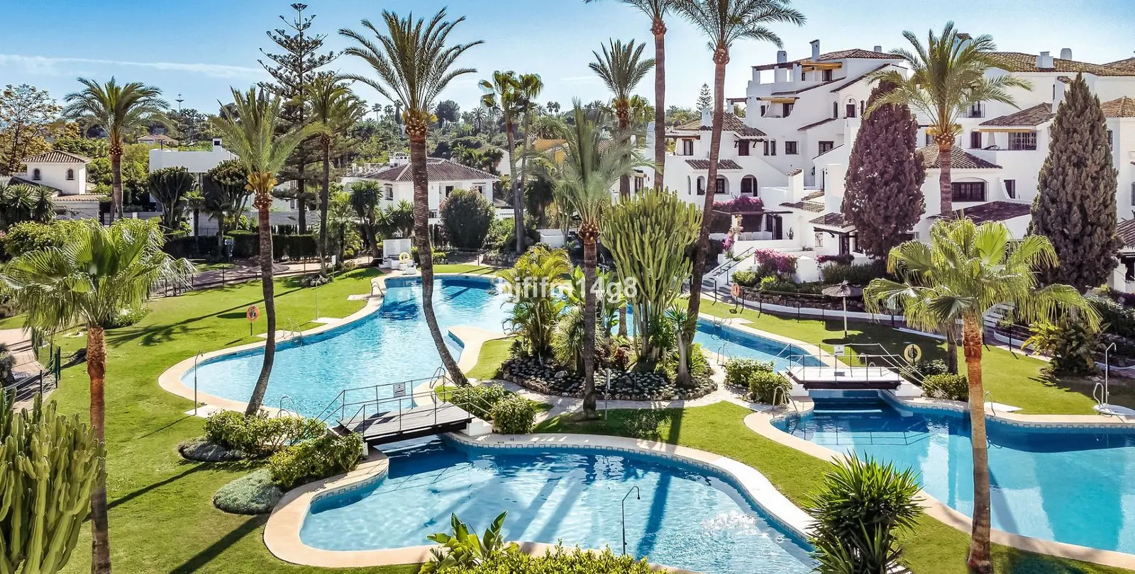 Sale of ground floor apartment in Nueva Andalucía 19
