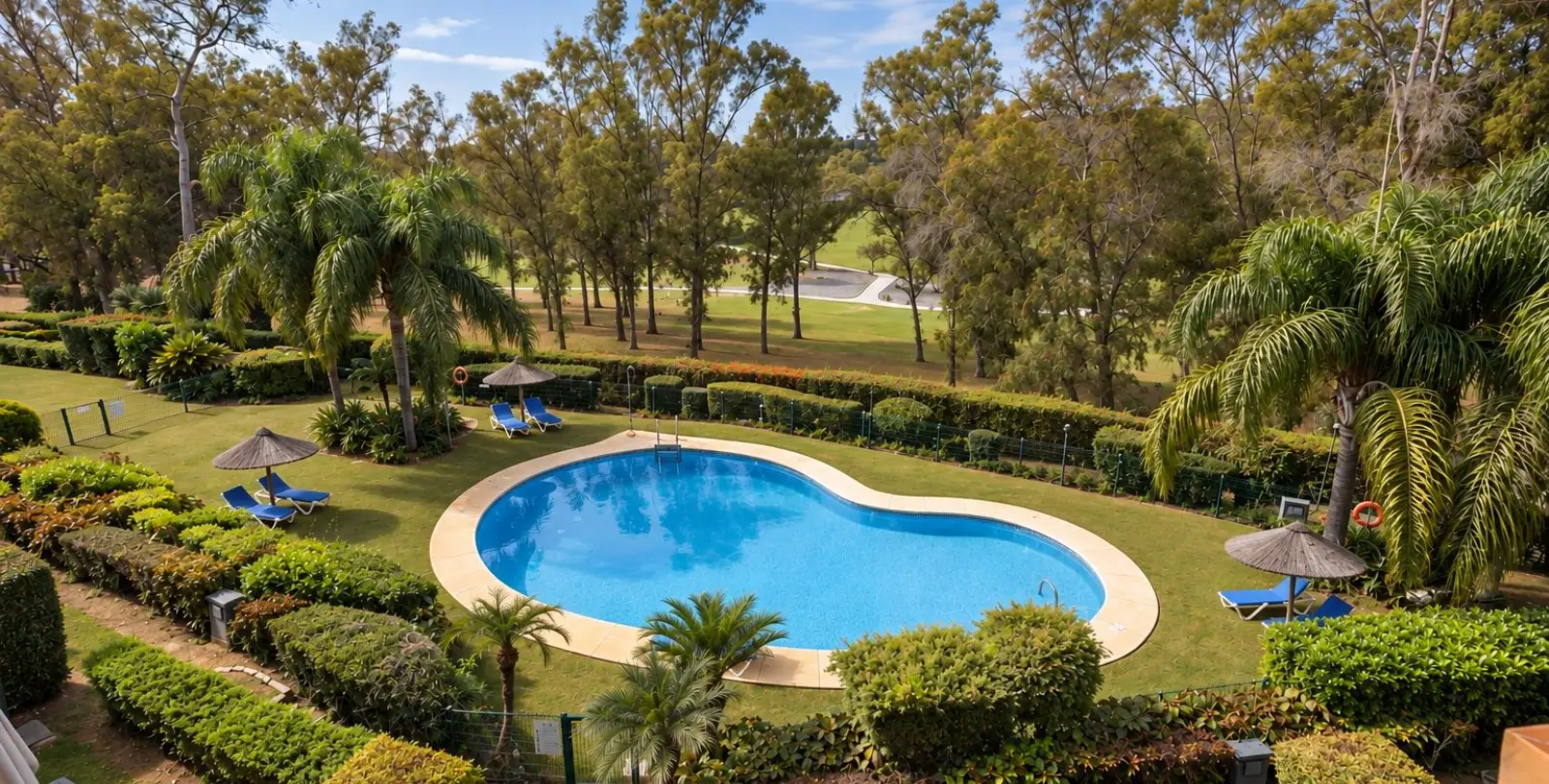 Sale of penthouse in Estepona 1