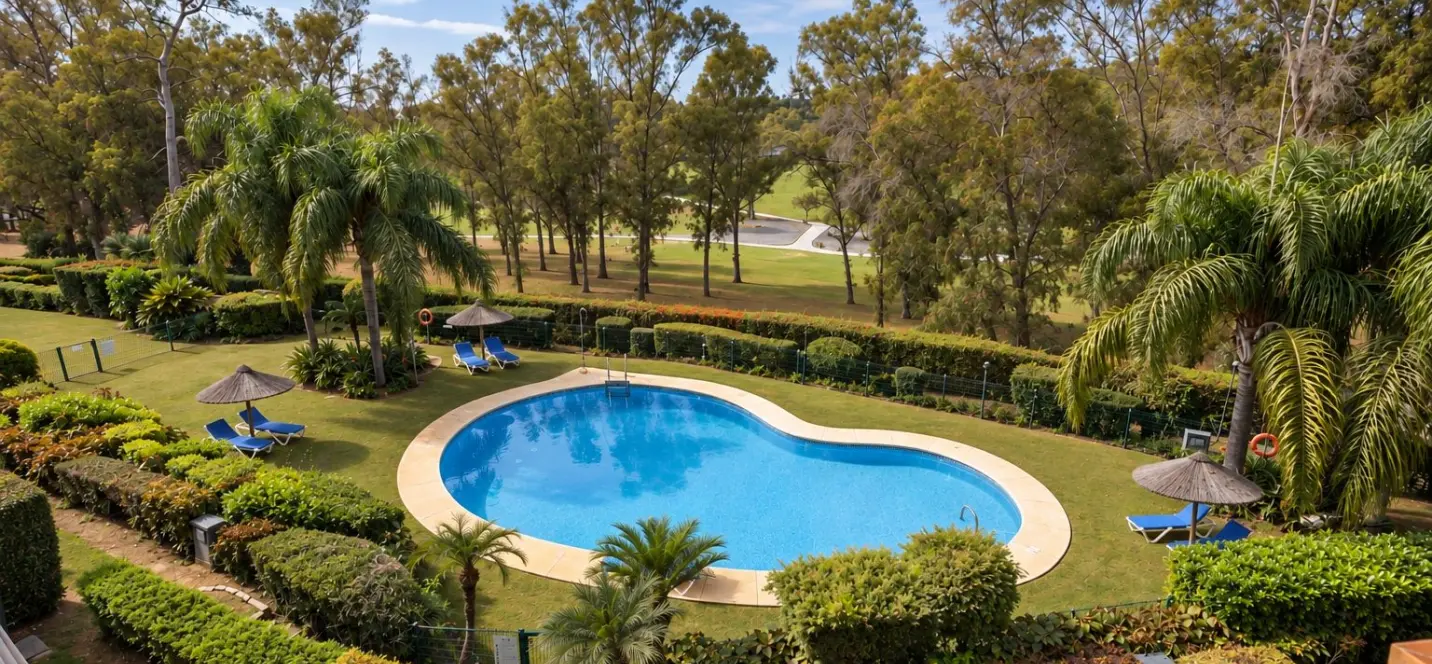 Sale of penthouse in Estepona 0