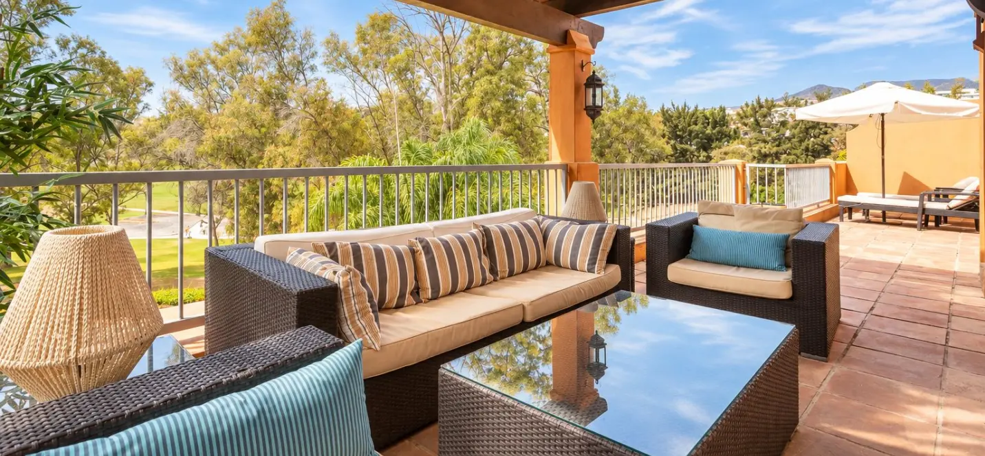 Sale of penthouse in Estepona 1