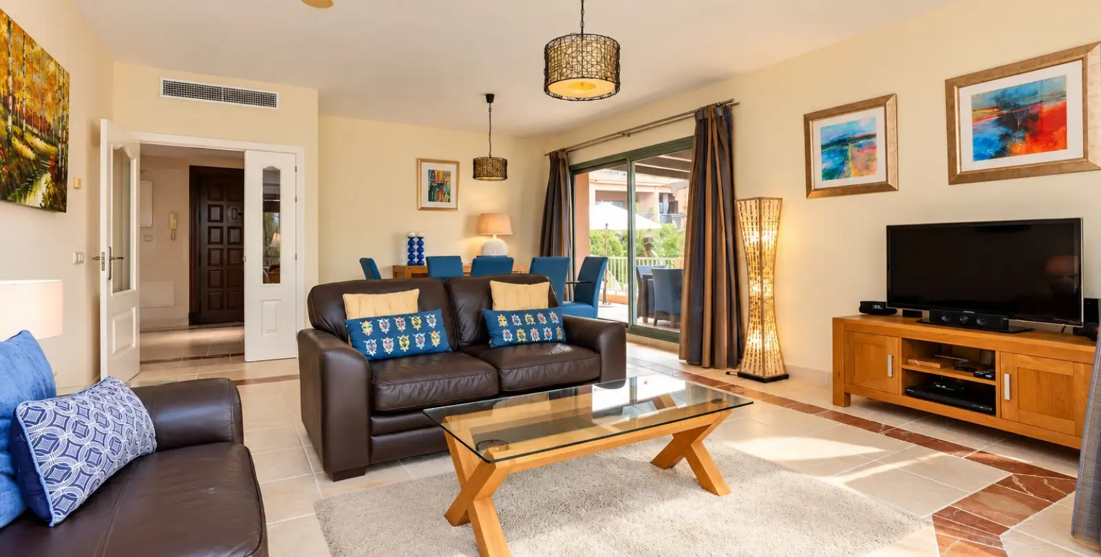 Sale of penthouse in Estepona 3