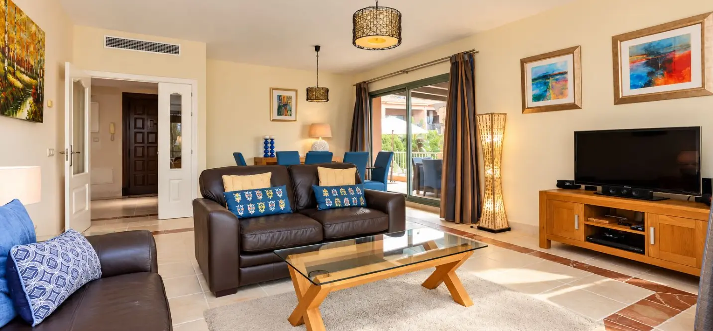Sale of penthouse in Estepona 2