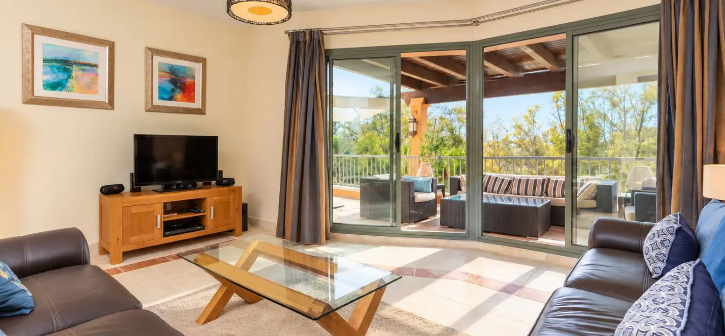 Sale of penthouse in Estepona 3