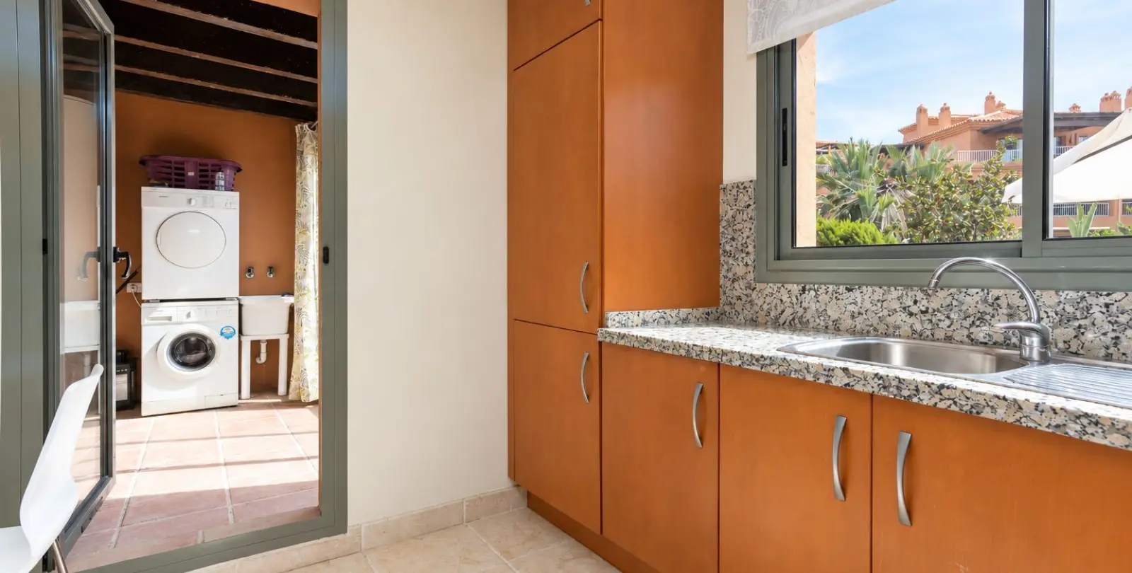 Sale of penthouse in Estepona 8