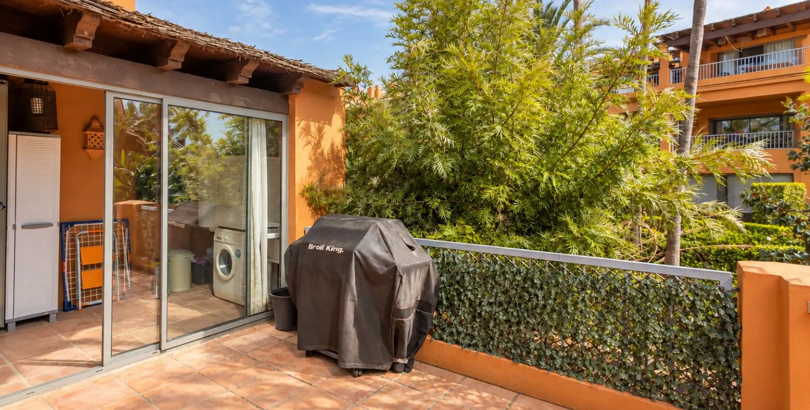 Sale of penthouse in Estepona 9