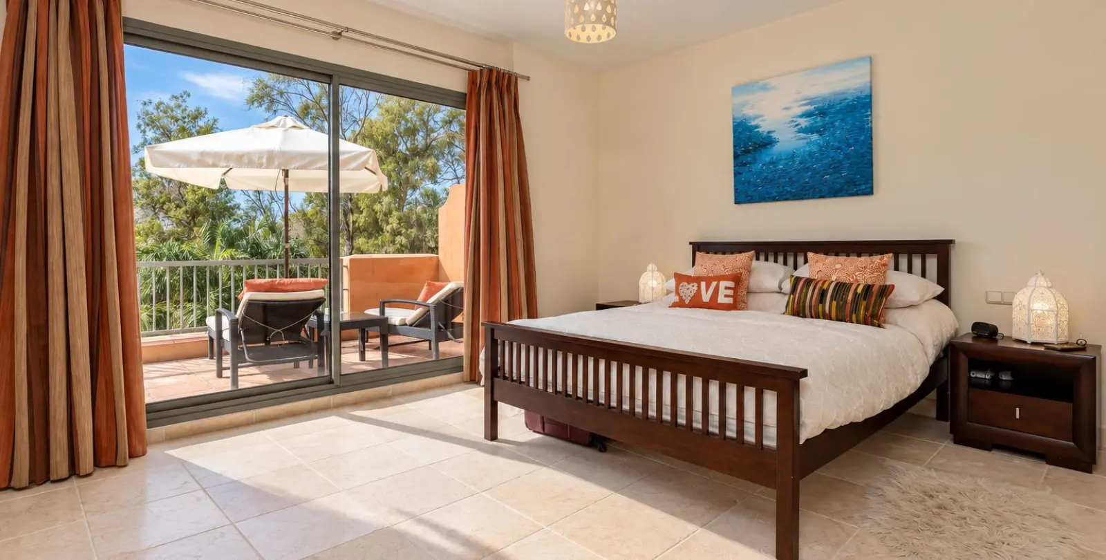 Sale of penthouse in Estepona 10
