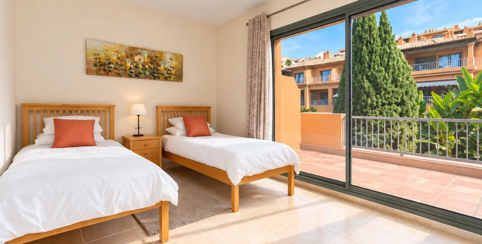 Sale of penthouse in Estepona 18