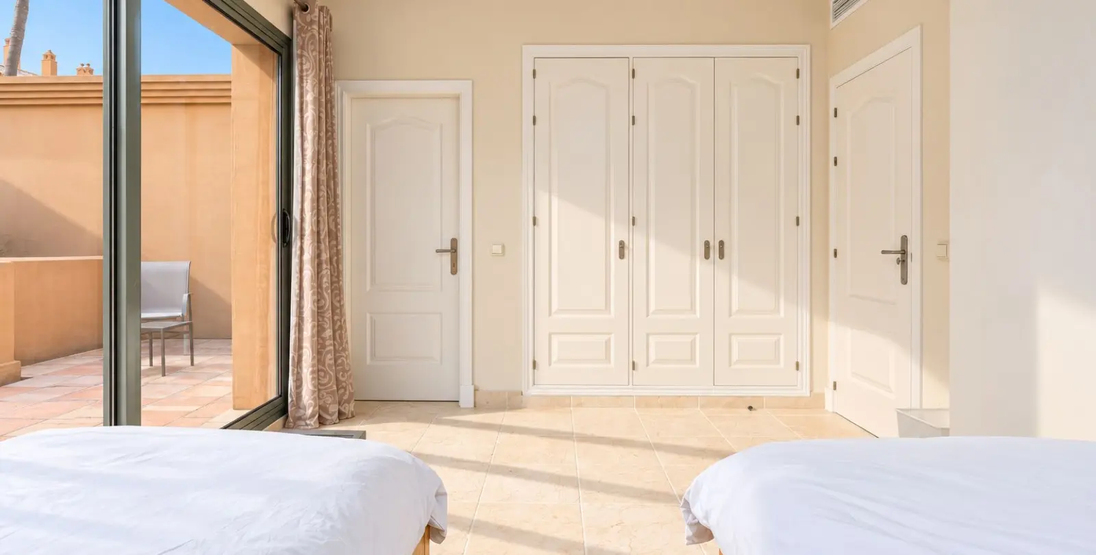 Sale of penthouse in Estepona 19