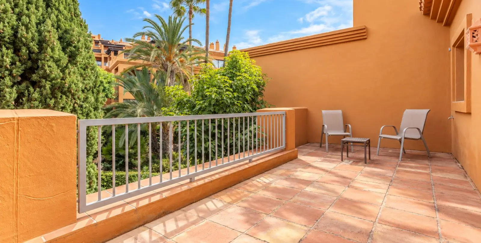 Sale of penthouse in Estepona 21